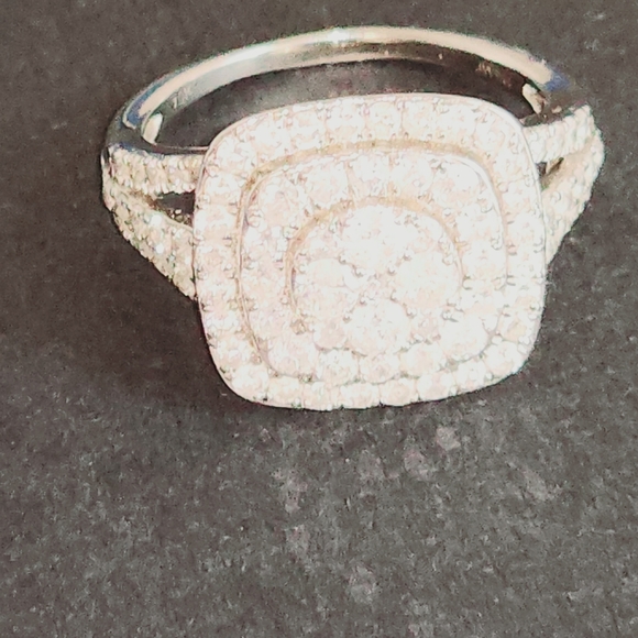 10k cruster center with a double halo diamond ring . - Picture 4 of 4